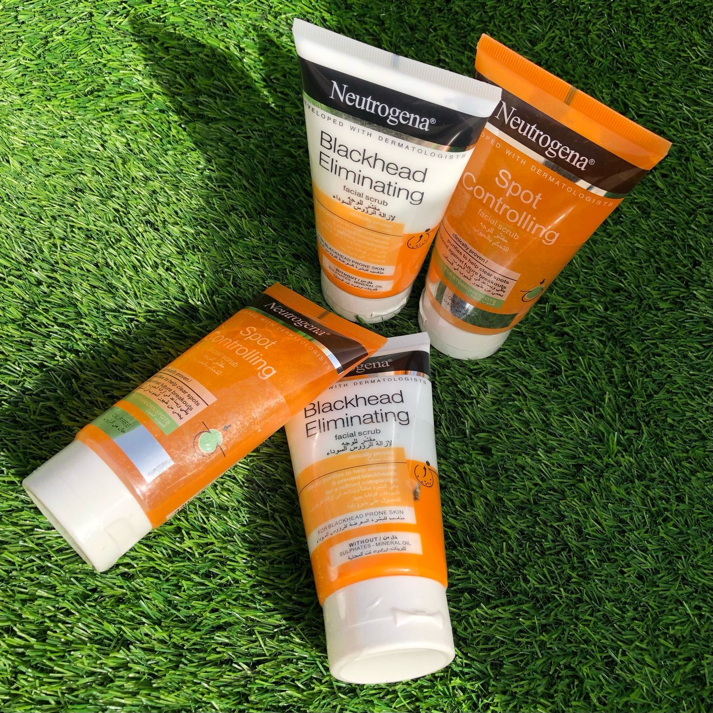 Neutrogena Blackhead Eliminating Facial Scrub
